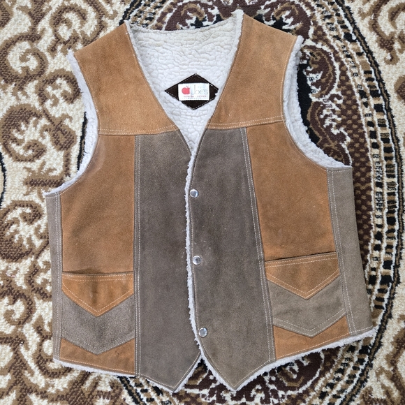Vintage Western Leather Suede Vest 70s Faux Shearling 1970s Patchwork Distressed - Picture 2 of 16